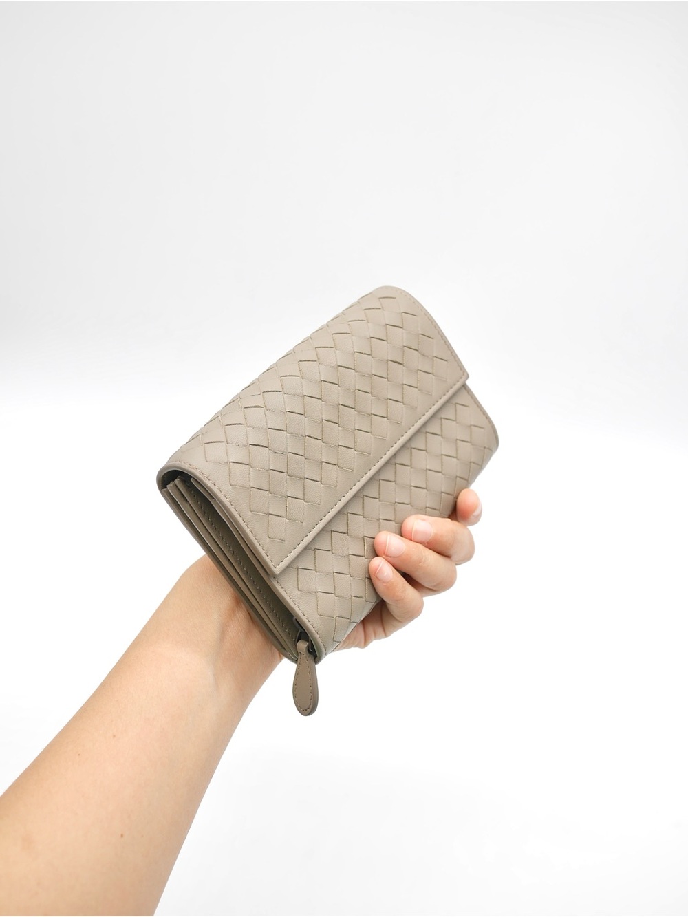 🍓BOTTEGA VENETTA Medium Wallet - Picture 13 of 13